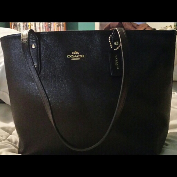 Coach Handbags - 🔥GREATDEAL 🔥AUTHENTIC NEW COACH CITY ZIP HANDBAG